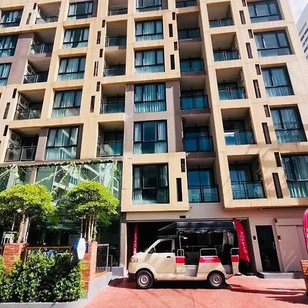 Ramada By Wyndham Bangkok Ten Ekamai Residences