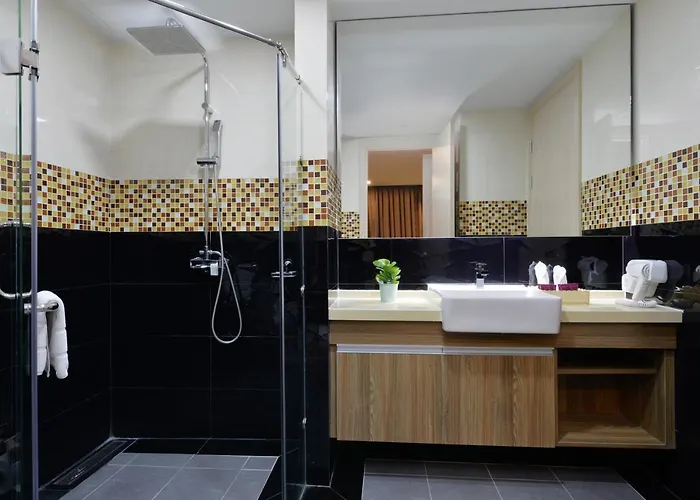 Hotel Ramada Tenn Ekamai