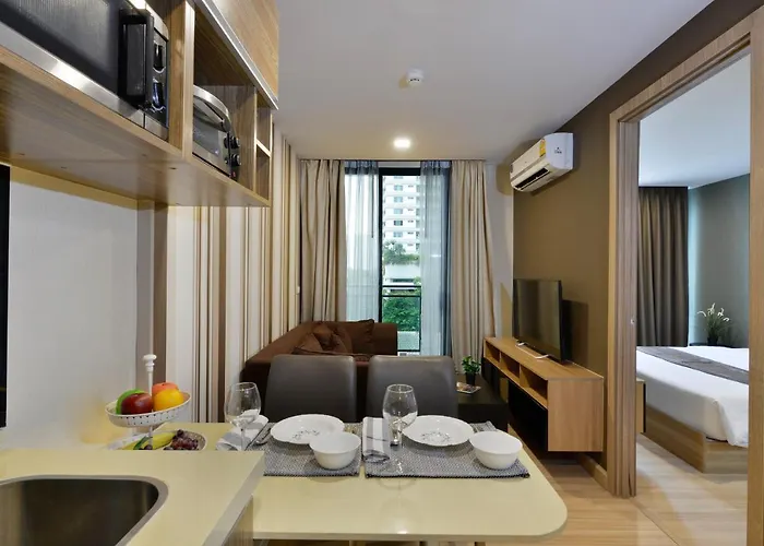 Ramada Tenn Ekamai Hotel