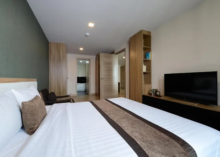 Ramada Tenn Ekamai Hotel