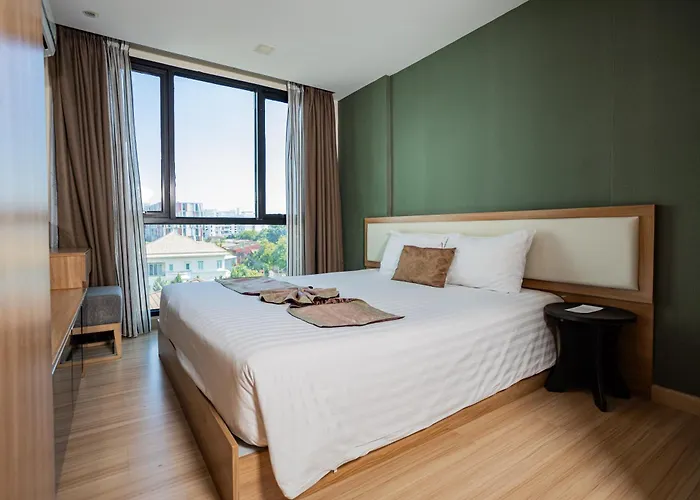 Ramada Tenn Ekamai Hotel