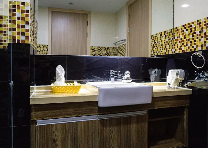Ramada Tenn Ekamai Hotel
